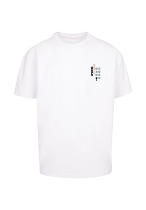 Bijela pamučna majica s okruglim izrezom. Sadrži grafički natpis u crnoj i narančastoj boji na lijevoj strani prsnog dijela. Kratki rukavi, standardni kroj.