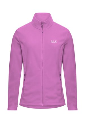 Paarse fleecejas met een hoge kraag, volledige ritssluiting aan de voorkant, twee zijzakken en een merklogo op de linkerborst. Gladde textuur.