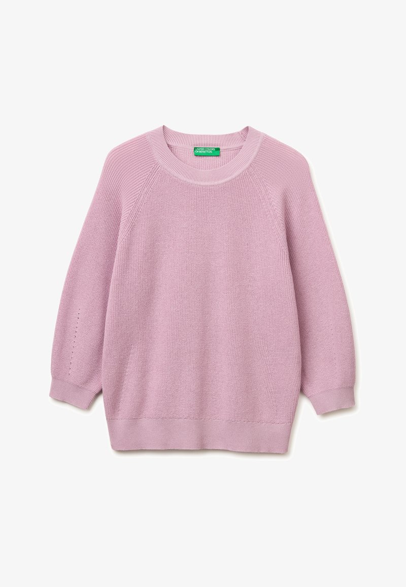 Lichtpaarse gebreide trui met lange mouwen, geribde manchetten, ronde hals en geribde zoom, weergegeven op een witte achtergrond.