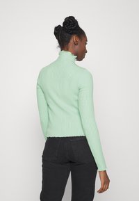 Vero Moda Petite VMEVIE HIGHNECK - Camisola de manga comprida - mist green