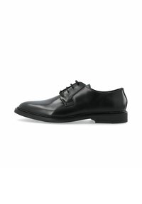 Chaussure oxford en cuir noir avec une finition lisse, un bout rond et un laçage à trois œillets. Dotée d'une semelle en caoutchouc à profil bas.