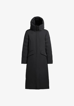 Černý zateplený dlouhý kabát s vysokým límcem, dvěma předními kapsami a zapínáním na zip. Hladká látka s mírným leskem.
