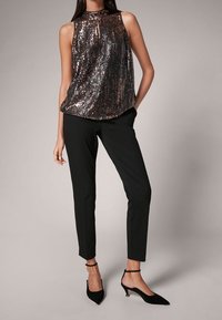 comma Linne - black