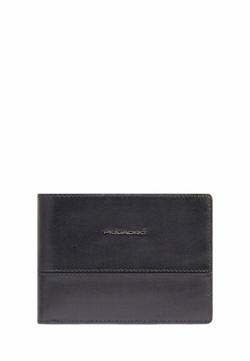 Zwarte leren portemonnee met een gekorrelde afwerking, met een slank ontwerp en een subtiele merklogo aan de voorkant, en gedetailleerde stiksels langs de randen.