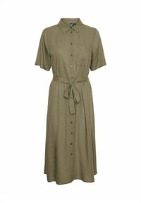Vestito verde oliva con bottoni, maniche corte, colletto, cintura in vita e una tasca sul petto; realizzato in un tessuto leggero e strutturato.