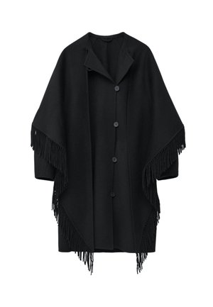 Schwarzer Poncho aus weichem Stoff, mit Kragen, fünf Knöpfen und fransigen Kanten sowie weiten Ärmeln, die eine drapierte Silhouette bieten.
