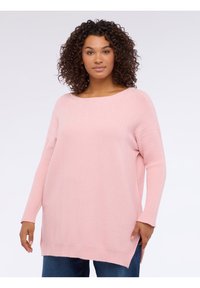 Maglione oversize color rosa chiaro con dettagli a costine e maniche lunghe. Presenta uno scollo ampio e spacchi laterali all'orlo per facilitare il movimento.