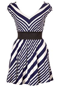 Mekko, jossa on laivastonsinisiä ja valkoisia raitoja, V-pääntie, lyhyet hihat, musta leveä vyötärö ja levenevä polvivarren pituinen hame.