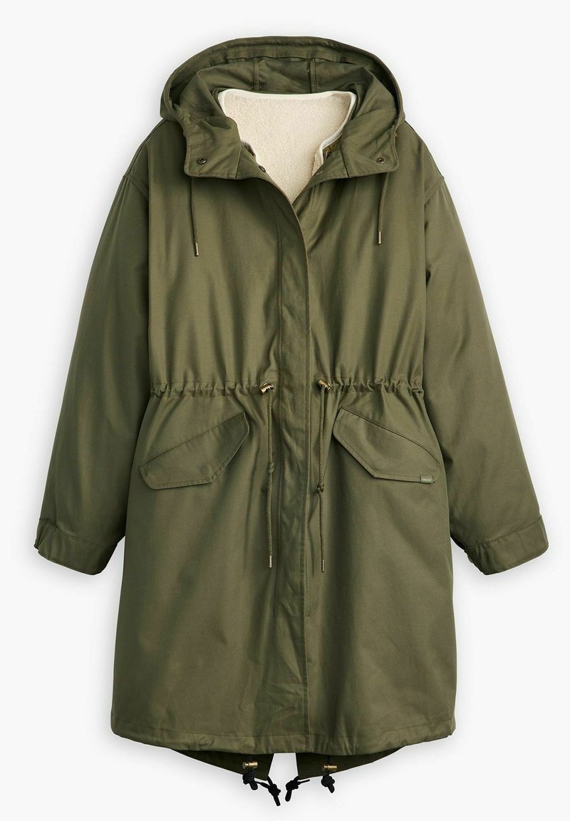 Parka verde oliva con cappuccio, vita regolabile con cordino, due tasche frontali e morbida fodera beige. Presenta dettagli in metallo dorato e orlo regolabile.