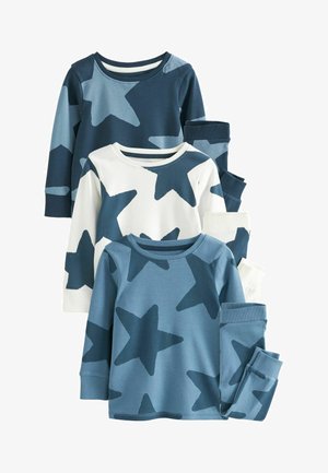 Vierdelige kinderpyjama set met blauw en witte stof met grote sterrenpatronen. Katoenen materiaal met lange mouwen en broeken.