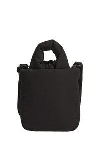Čierna polstrovaná taška s krátkymi ramienkami a nastaviteľným popruhom. Obdĺžnikový tvar s mäkkou textúrou, s nariasením na vrchu.