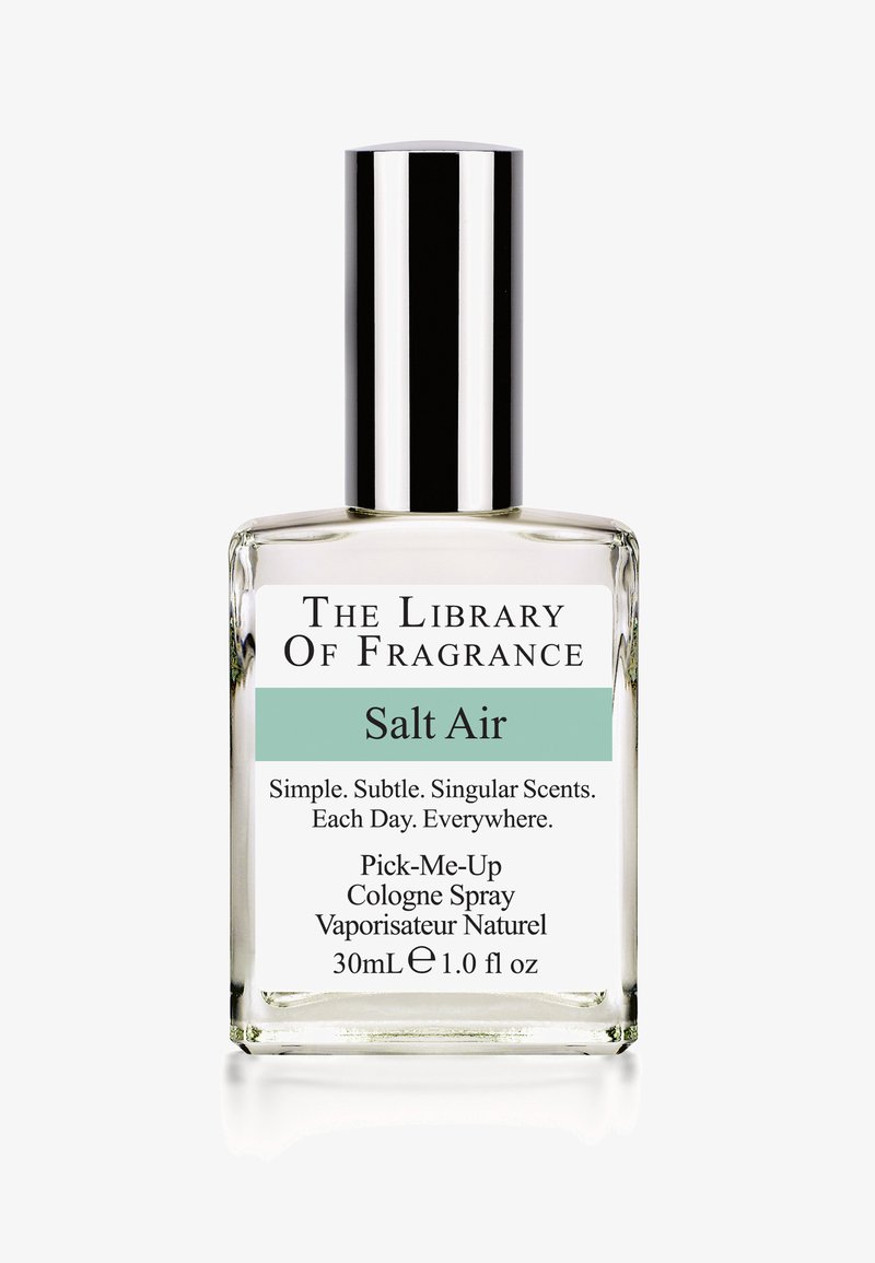 Duidelijke glazen fles met een zilveren dop, voorzien van een etiket waarop "Salt Air" staat in teal en zwarte tekst. Bevat 30 mL cologne spray.