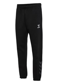 Pantalones de chándal negros hechos de una tela suave, con una cintura elástica, piernas ajustadas y un logo blanco en la parte frontal con un patrón de chevron negro en el lado.