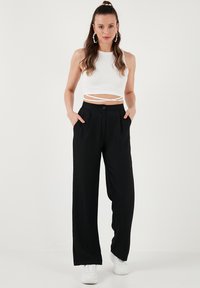 LELA REGULAR FIT - Broek - black