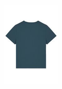 Korte mouwen, rechthoekig t-shirt in donkergroen. Zacht stof met een gladde textuur en ronde halslijn. Eenvoudig, zonder ontwerpen of accenten.