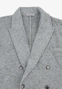 Grå stickad kavaj med dubbelknäppt design, textil med struktur som har inslag av gult och blått samt metallknappar framtill.