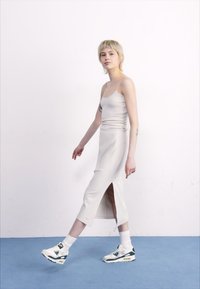 Nike Sportswear SKIRT - Saia lápis - light orewood