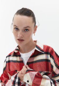 OXXO PLAID  - Blusa - red check