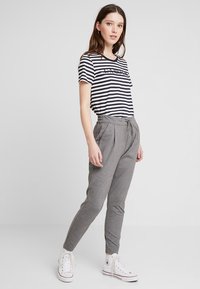 Vero Moda VMEVA STRING - Teplákové kalhoty - medium grey