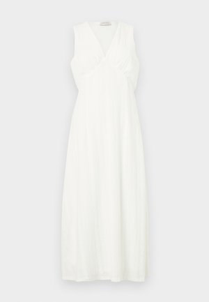 Λευκό αμάνικο μάξι φόρεμα με λαιμόκοψη σε σχήμα V, ραμμένο στήθος με λεπτομέρειες και διακριτό υφασμάτινο μοτίβο, παρουσιασμένο σε απλό φόντο.