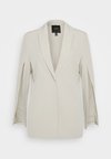 VMMISCHA LOOSE CAPE - Bleiser - silver lining