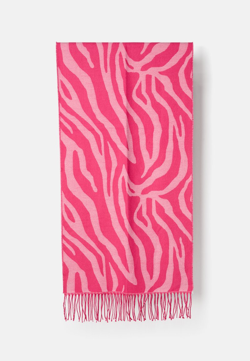 Sciarpa a strisce zebrate rosa con una texture morbida, dotata di estremità frangiate. Il design è audace con tonalità di rosa in contrasto.