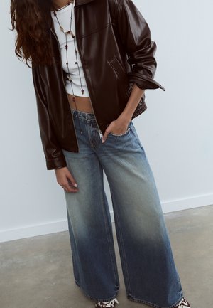 Stradivarius, Veste en similicuir - mottled brown