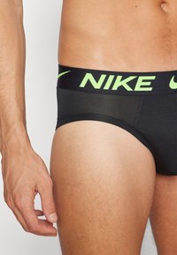 Nike Underwear HIP BRIEF 3 PACK - Briefs - black volt/hot punch/hyper royal