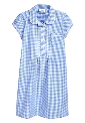 Robe à manches courtes en vichy bleu clair et blanc avec col festonné, boutonnage sur le devant, poche poitrine et détails de garniture décorative.