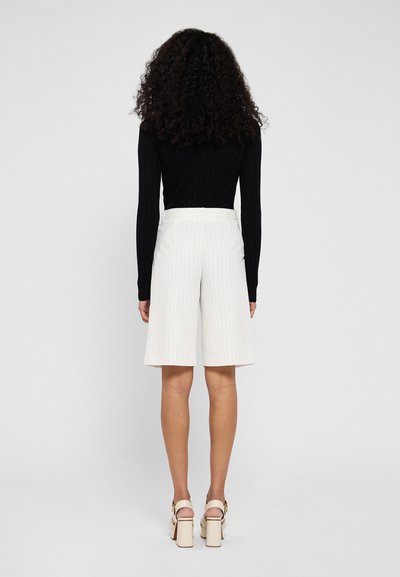 DESIGNERS REMIX STEVEN PLEAT  - Shorts - cream/black