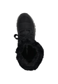 Bottine noire à cheville avec un dessus rembourré, une fermeture à lacets et un doublure en fausse fourrure. Elle présente une semelle en caoutchouc robuste avec des détails de traction.
