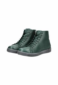 Bottes montantes en cuir vert avec fermeture à lacets, bout rond et semelle en caoutchouc grise contrastante. Présente une fermeture éclair sur le côté.