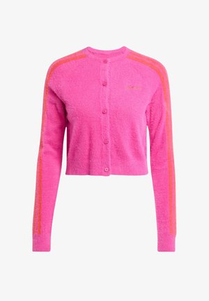 Hellrosa, flauschige Strickjacke mit Rundhalsausschnitt und Knopfverschluss. Verfügt über orangefarbene Streifenakzente an den Schultern. Kurzes Design.