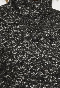 ONLY Carmakoma Klassisk kappa / rock - black