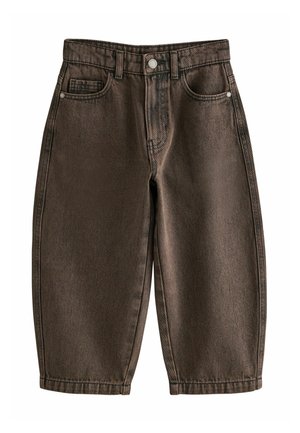 Pantalones cortos de mezclilla marrón oscuro con botón frontal, trabillas para cinturón y diseño de cinco bolsillos, mostrados extendidos sobre un fondo blanco.