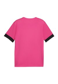 Korte mouw T-shirt in felroze met zwarte accenten op de mouwen. Gemaakt van een gestructureerde, ademende stof. Standaard ronde halsontwerp.