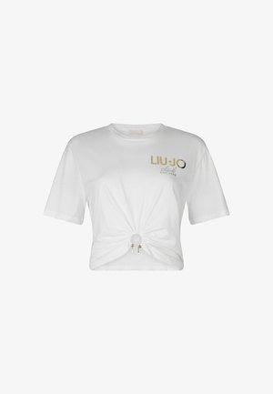 T-shirt cropped bianco in cotone, con dettaglio nodo sulla parte anteriore, stampa del logo dorato e maniche corte. Design piatto senza motivi.