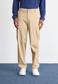 New Balance ATHLETICS STANDARD PANT - Hlače - stoneware