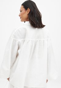 NA-KD BLEND PLEATED SLEEVE DETAIL - Camicia - white