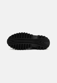 ECCO STREET ACE RUGGED W - Tronchetti - black