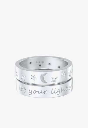 Ring aus Sterling Silber mit gestapeltem Design, graviert mit "Lass dein Licht scheinen", Zierteilen in Form von Halbmond und Sternen mit klaren Steinen.