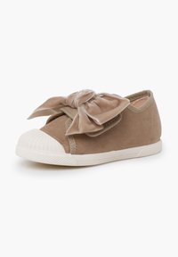 Braunes Kleinkinderschuh mit einem weichen, großen Samtbogen oben und einer weißen Gummikappe und -sole.