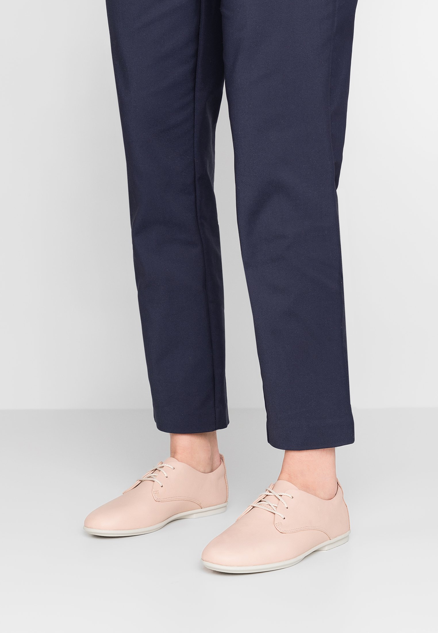 un coral lace clarks