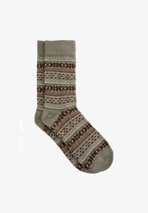 Calcetines de punto en verde oliva con rayas decorativas en marrón, óxido y crema. Presentan puños acanalados y secciones de talón y puntera reforzadas.