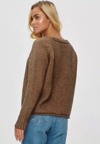 Makadamia LUŹNYM KROJU brązowy