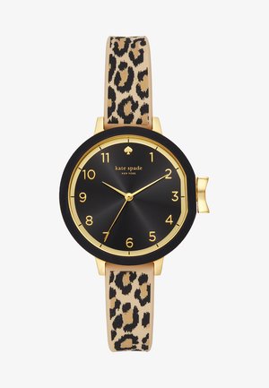 Zlatý tón hodinek s černým ciferníkem, béžovým řemínkem se vzorem leopardí kůže a zlatými akcenty na hodinových značkách a rukou.