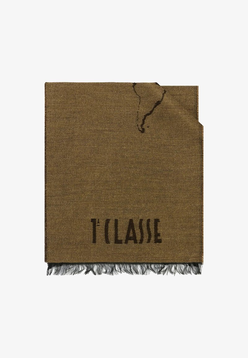 Tessuto marrone intrecciato con bordi sfrangiati, con un testo marrone scuro "1° CLASSE" nella parte inferiore e una forma irregolare in un angolo.