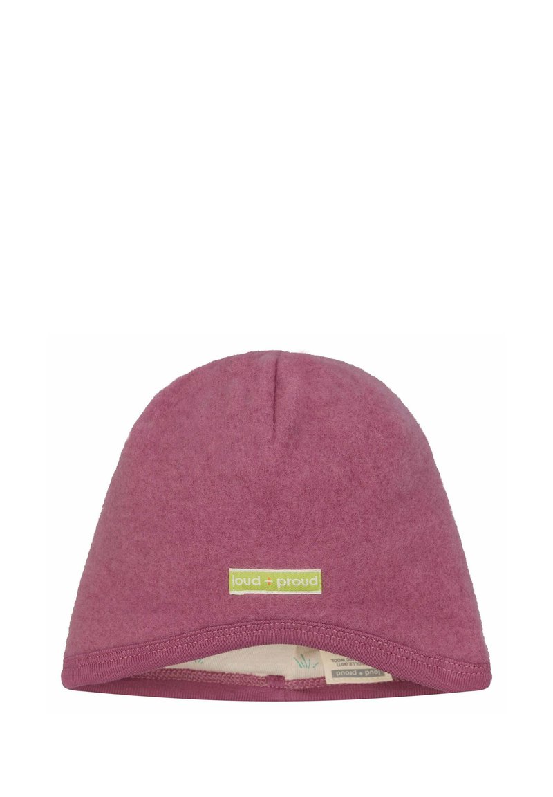 Fleece-Mütze in Dunkelrosa mit glatter Textur. Verfügt über einen umgeschlagenen Saum und ein "loud + proud"-Label in Grün. Nahtakzent an der Oberseite.