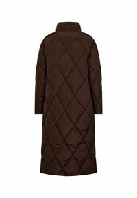 Bruine gequilt lange jas met hoge kraag, voorzien van een ruitpatroon en lange mouwen, gemaakt van een glad, lichtgewicht materiaal.