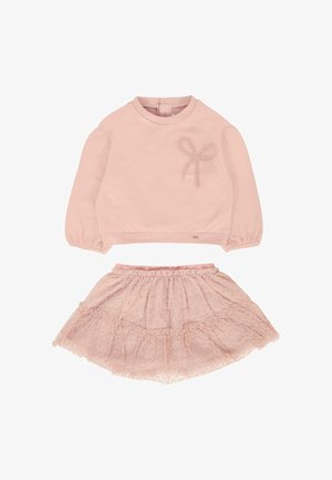 Roze lange mouwen sweatshirt met strik borduursel en bijpassende gelaagde rok, met een gemusterde stof en elastische tailleband.